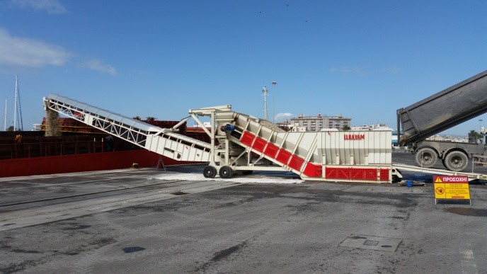 Cargo ship loading system