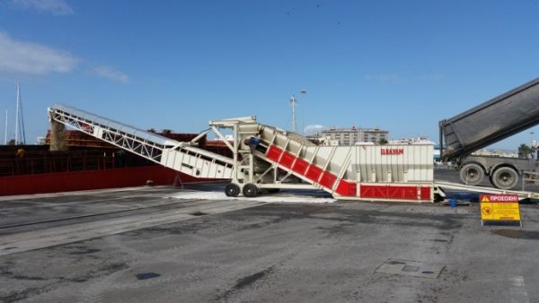 Cargo ship loading system