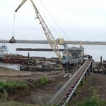 Cargo ship unloading system