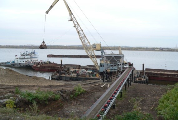 Cargo ship unloading system